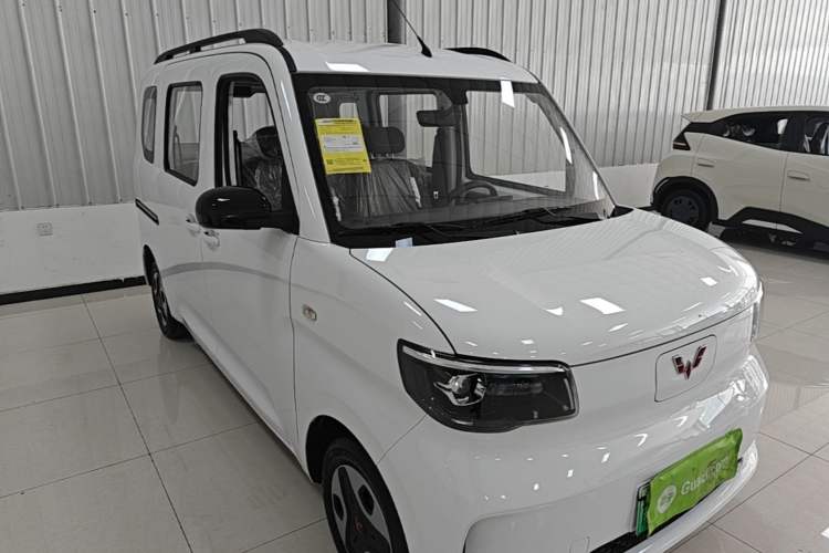 Used Wuling Zhiguang New Energy 2025 Model 305km Ambitious Edition Front Right 45 Deg
