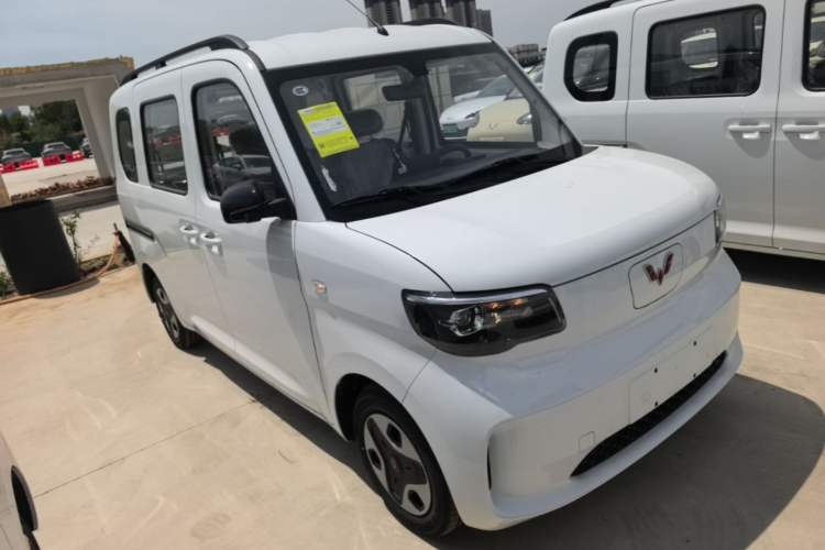 Used Wuling Zhiguang New Energy 2025 Model 305km Ambitious Edition Front Right 45 Deg