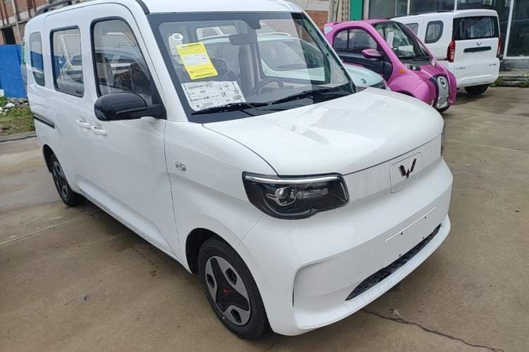 Used Wuling Zhiguang New Energy 2025 Model 305km Ambitious Edition Front Right 45 Deg