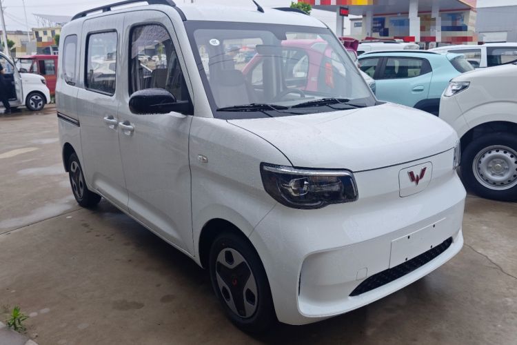 Used Wuling Zhiguang New Energy 2025 Model 305km Ambitious Edition Front Right 45 Deg