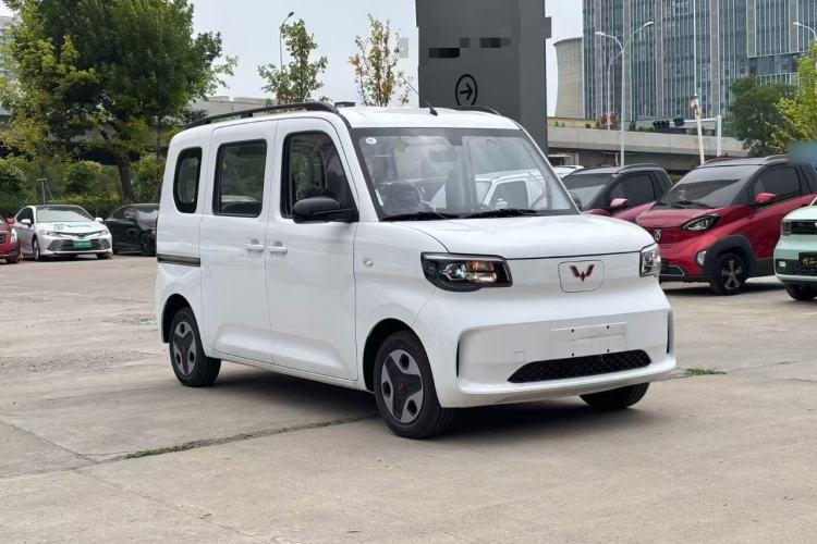 Used Wuling Zhiguang New Energy 2025 Model 305km Ambitious Edition Front Right 45 Deg