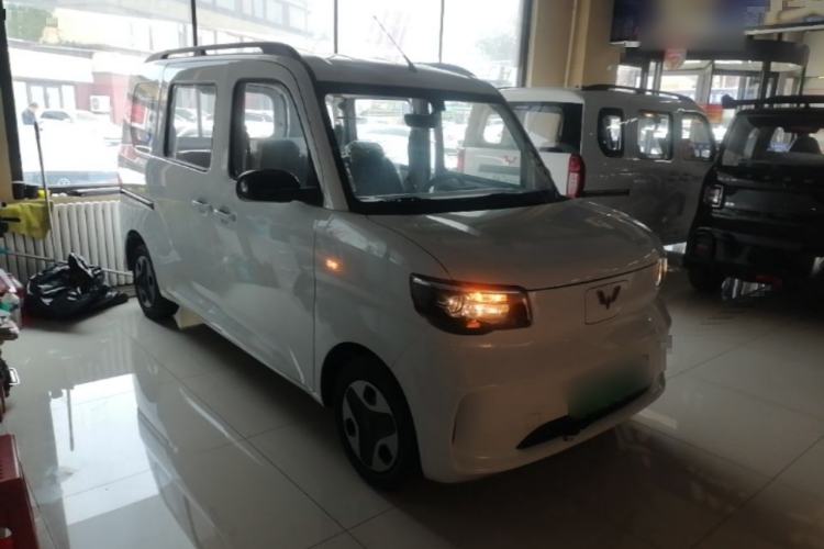 Used Wuling Zhiguang New Energy 2025 Comfort Model Front Right 45 Deg