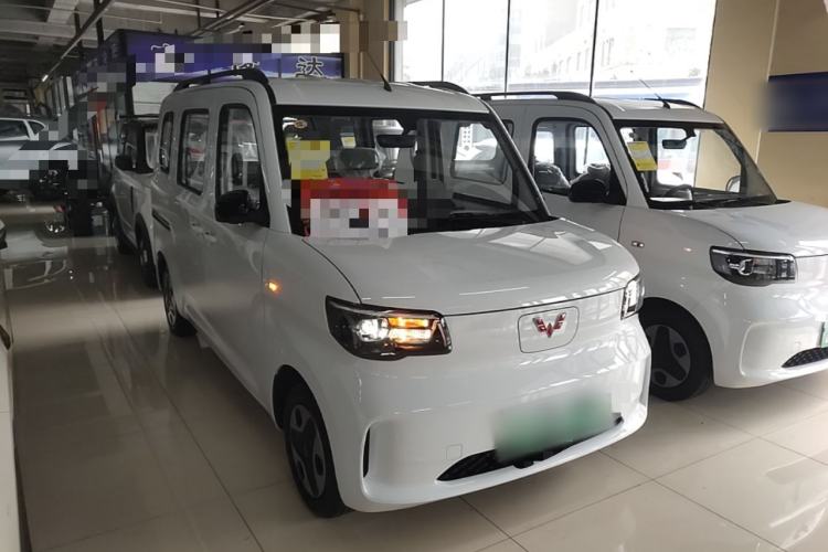 Used Wuling Zhiguang New Energy 2025 Model 305km Ambitious Edition Front Right 45 Deg