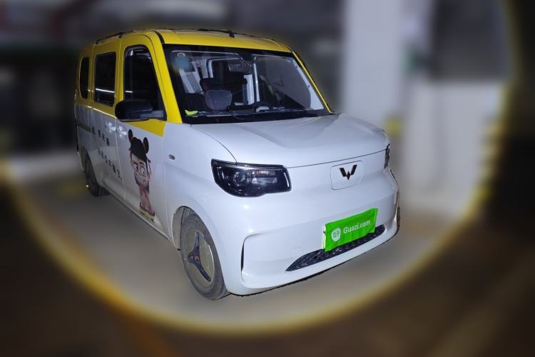 Used Wuling Zhiguang New Energy 2025 Standard Model Front Right 45 Deg