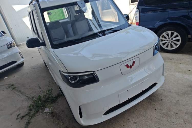 Used Wuling Zhiguang New Energy 2025 Model 305km Ambitious Edition Front Right 45 Deg