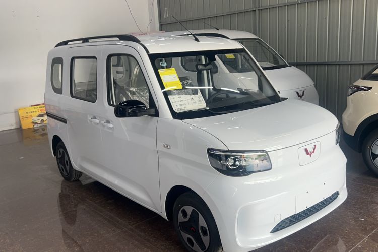 Used Wuling Zhiguang New Energy 2025 Model 305km Ambitious Edition Front Right 45 Deg