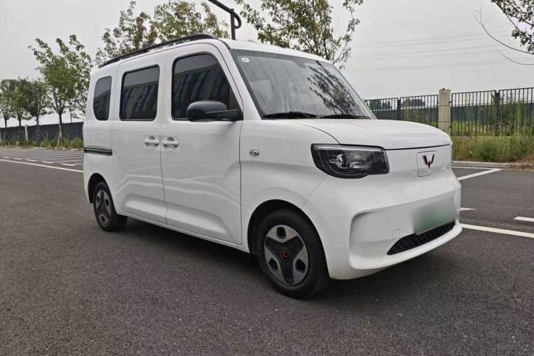 Used Wuling Zhiguang New Energy 2025 Comfort Model Front Right 45 Deg