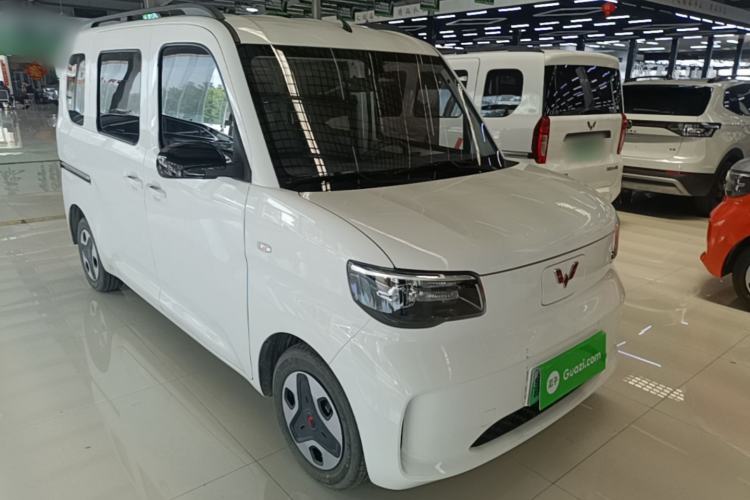 Used Wuling Zhiguang New Energy 2025 Comfort Model Front Right 45 Deg