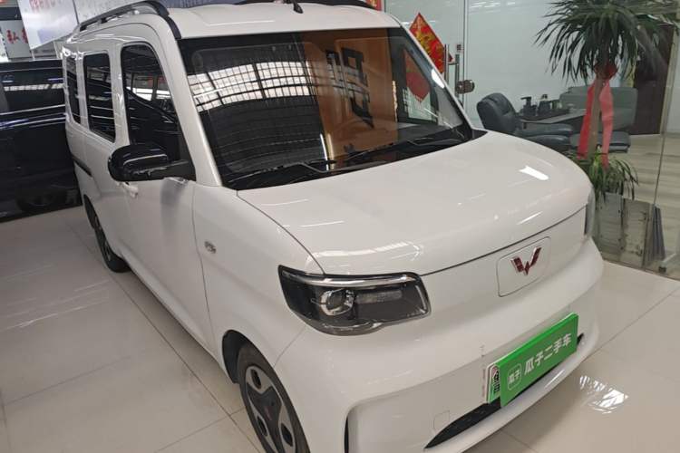 Used Wuling Zhiguang New Energy 2025 Comfort Model Front Right 45 Deg