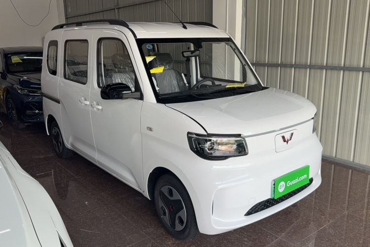 Used Wuling Zhiguang New Energy 2025 Model 305km Ambitious Edition Front Right 45 Deg