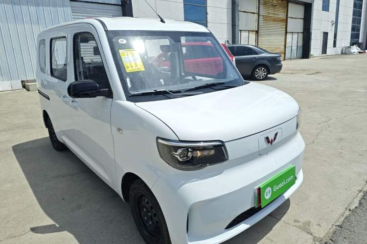 Used Wuling Zhiguang New Energy 2025 Standard Model Front Right 45 Deg