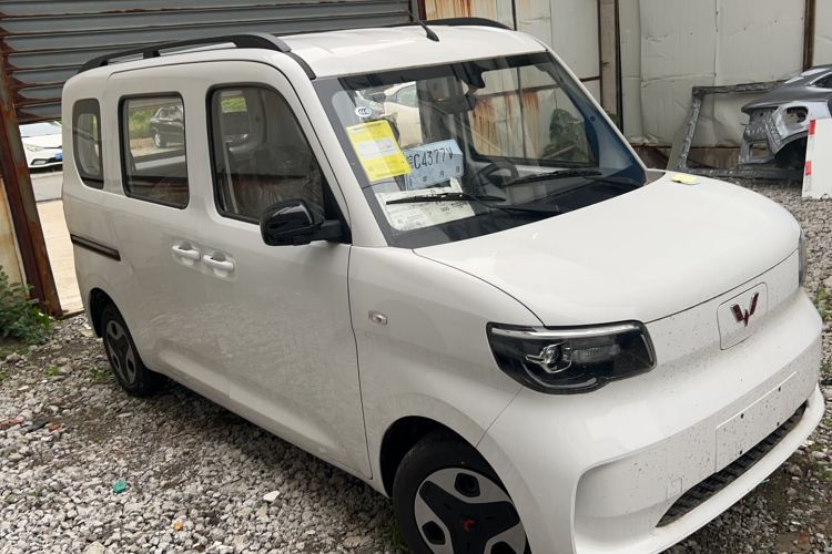 Used Wuling Zhiguang New Energy 2025 Model 305km Ambitious Edition Front Right 45 Deg