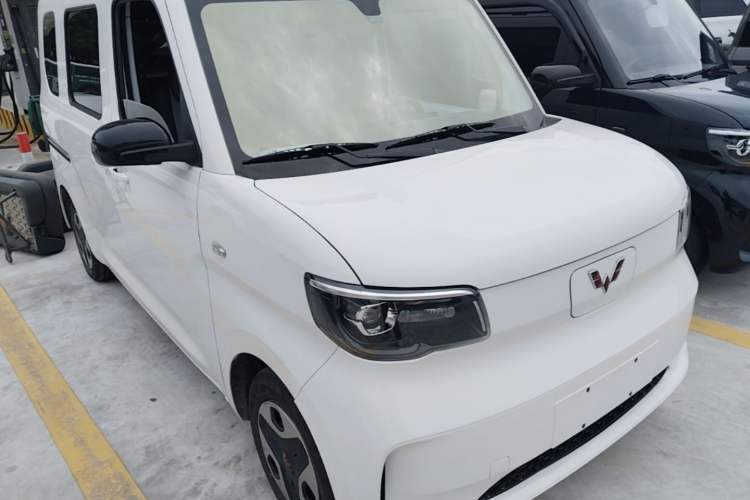 Used Wuling Zhiguang New Energy 2025 Model 305km Ambitious Edition Front Right 45 Deg