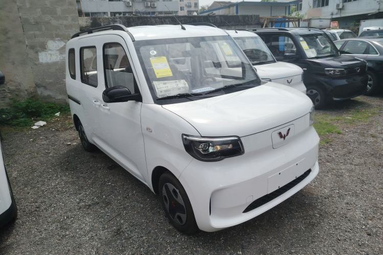 Used Wuling Zhiguang New Energy 2025 Model 305km Ambitious Edition Front Right 45 Deg