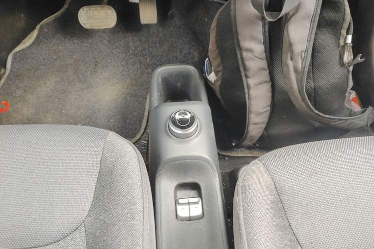 Used Wuling Zhiguang New Energy 2025 Standard Model Gear Lever