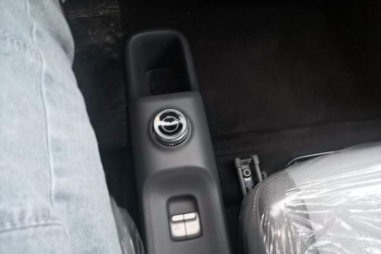 Used Wuling Zhiguang New Energy 2025 Model 305km Ambitious Edition Gear Lever