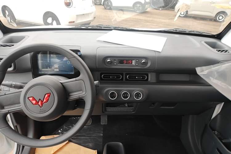 Used Wuling Zhiguang New Energy 2025 Model 305km Ambitious Edition Gear Lever