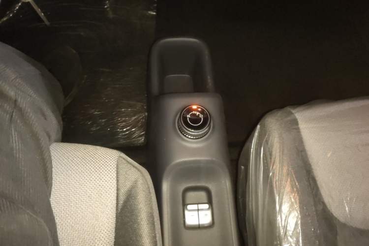 Used Wuling Zhiguang New Energy 2025 Model 305km Ambitious Edition Gear Lever