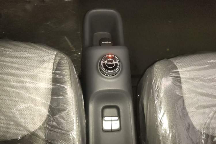 Used Wuling Zhiguang New Energy 2025 Model 305km Ambitious Edition Gear Lever