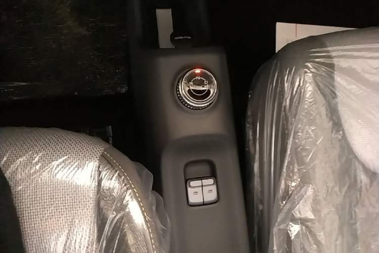 Used Wuling Zhiguang New Energy 2025 Model 305km Ambitious Edition Gear Lever