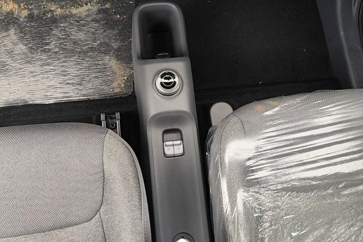 Used Wuling Zhiguang New Energy 2025 Standard Model Gear Lever
