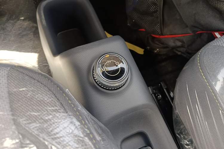 Used Wuling Zhiguang New Energy 2025 Model 305km Ambitious Edition Gear Lever