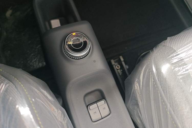 Used Wuling Zhiguang New Energy 2025 Model 305km Ambitious Edition Gear Lever