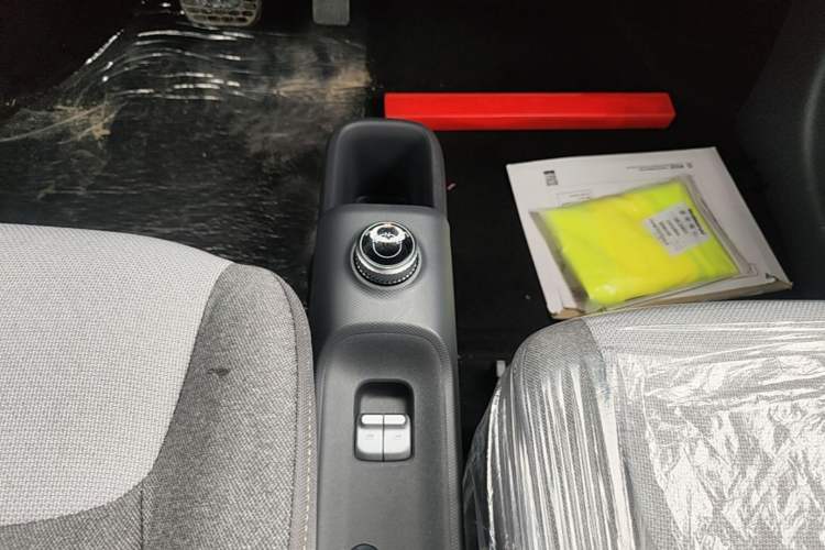 Used Wuling Zhiguang New Energy 2025 Model 305km Ambitious Edition Gear Lever