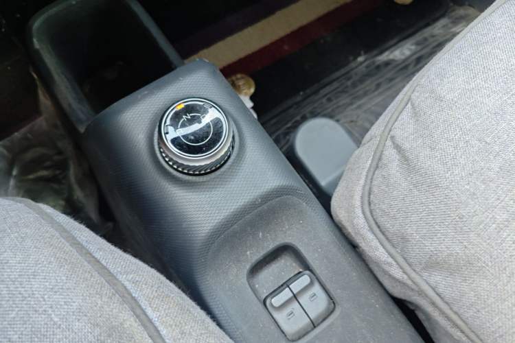 Used Wuling Zhiguang New Energy 2025 Standard Model Gear Lever