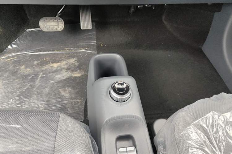 Used Wuling Zhiguang New Energy 2025 Standard Model Gear Lever