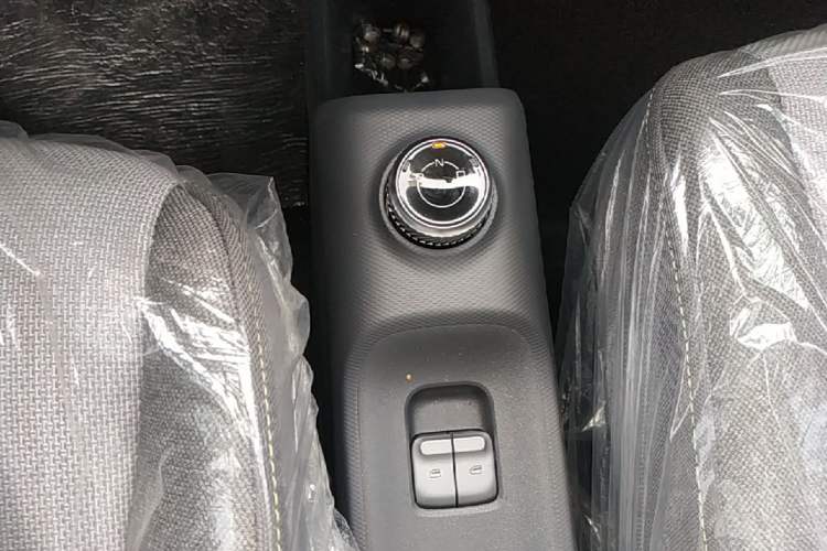 Used Wuling Zhiguang New Energy 2025 Model 305km Ambitious Edition Gear Lever