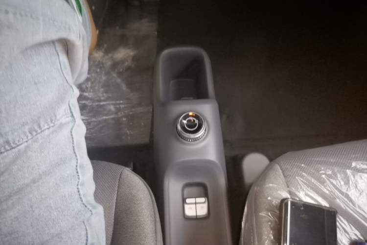 Used Wuling Zhiguang New Energy 2025 Standard Model Gear Lever