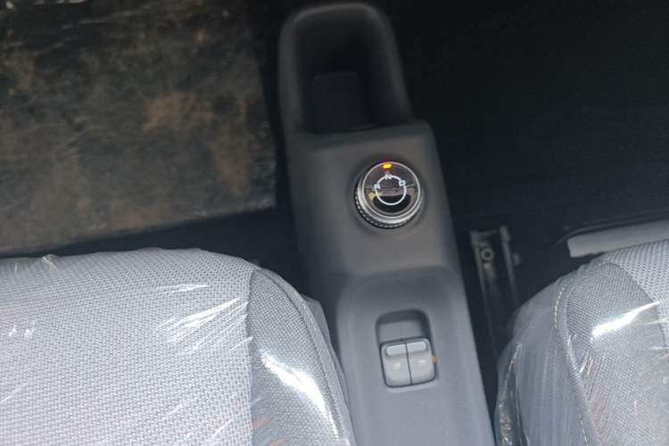 Used Wuling Zhiguang New Energy 2025 Model 305km Ambitious Edition Gear Lever