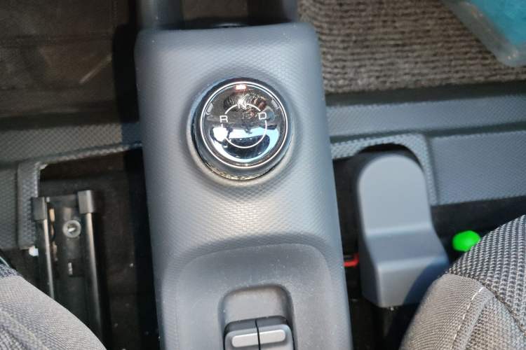 Used Wuling Zhiguang New Energy 2025 Standard Model Gear Lever