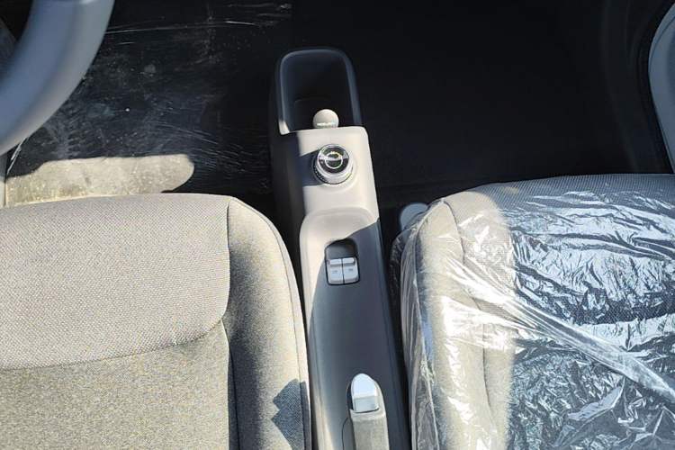 Used Wuling Zhiguang New Energy 2025 Standard Model Gear Lever