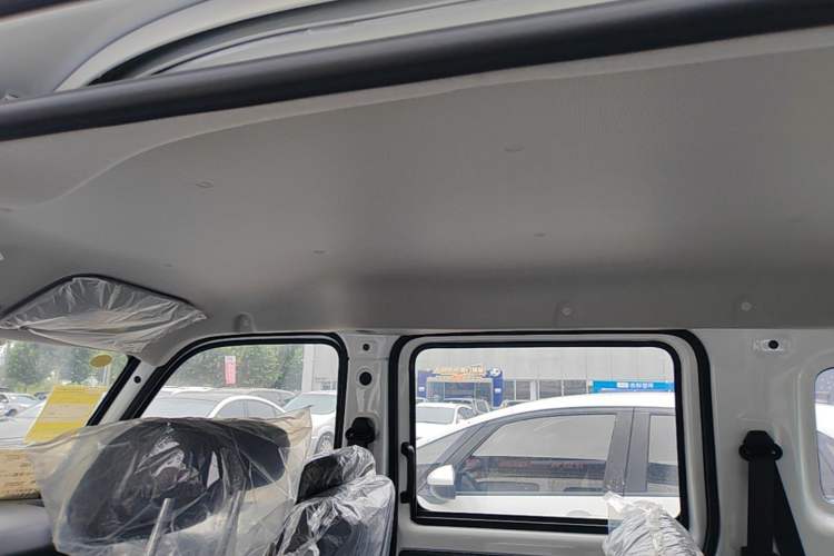 Used Wuling Zhiguang New Energy 2025 Model 305km Ambitious Edition Headliner