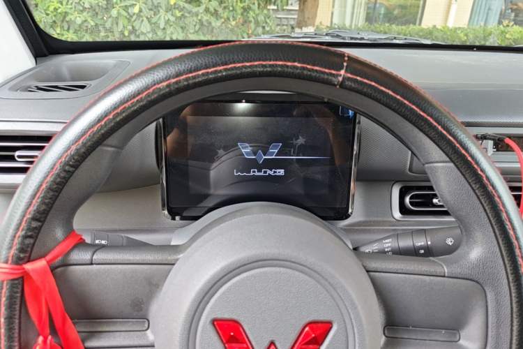 Used Wuling Zhiguang New Energy 2025 Model 305km Ambitious Edition Instrument Cluster