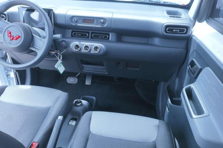 Used Wuling Zhiguang New Energy 2025 Model 305km Ambitious Edition Interior 1