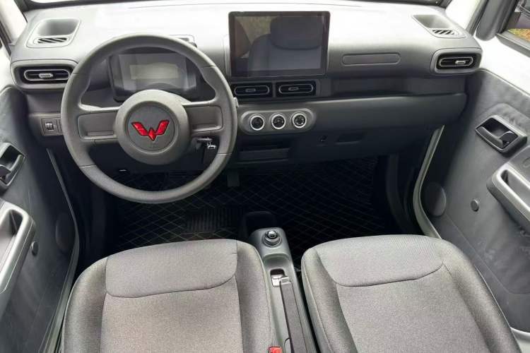 Used Wuling Zhiguang New Energy 2025 Standard Model Interior 1