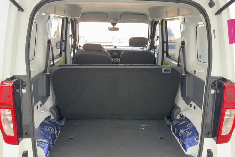 Used Wuling Zhiguang New Energy 2025 Model 305km Ambitious Edition Interior 10