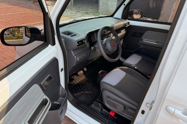 Used Wuling Zhiguang New Energy 2025 Model 305km Ambitious Edition Interior 2