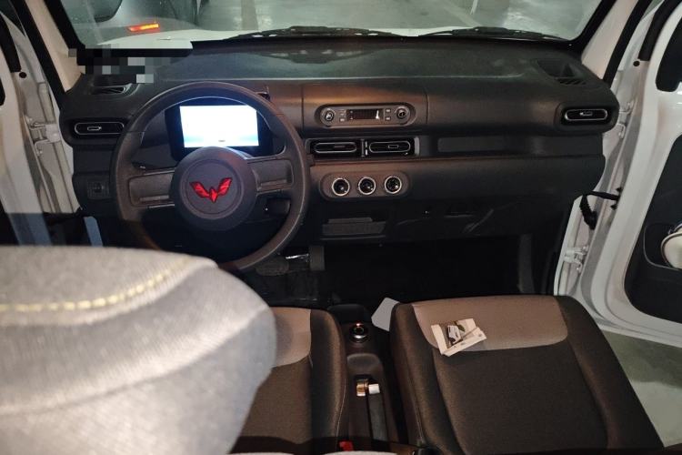 Used Wuling Zhiguang New Energy 2025 Model 305km Ambitious Edition Interior 2