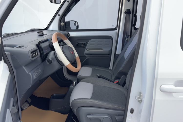 Used Wuling Zhiguang New Energy 2025 Model 305km Ambitious Edition Interior 3
