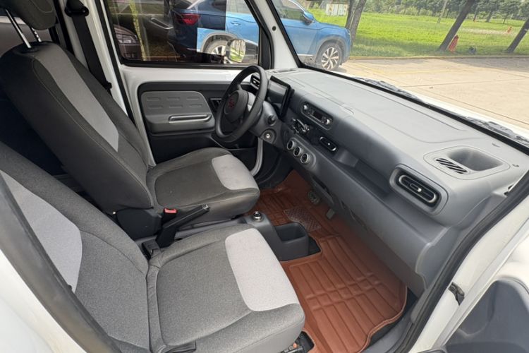 Used Wuling Zhiguang New Energy 2025 Model 305km Ambitious Edition Interior 4
