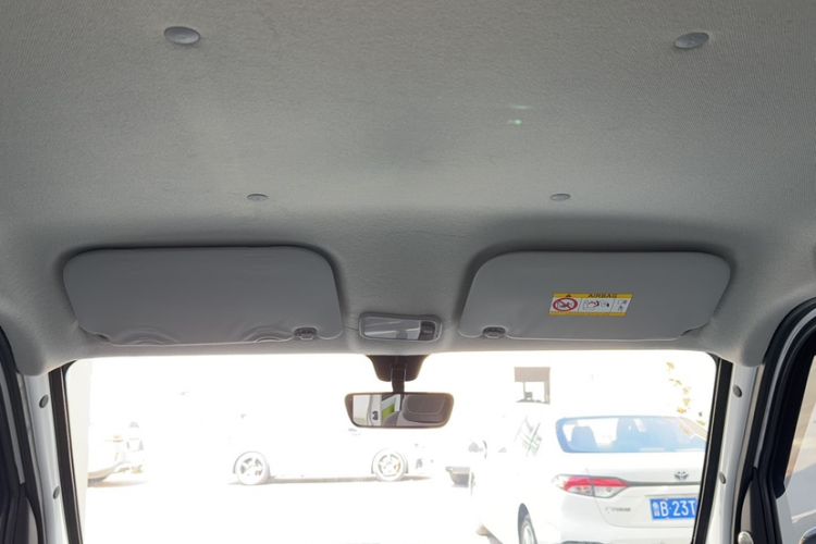 Used Wuling Zhiguang New Energy 2025 Model 305km Ambitious Edition Interior 4
