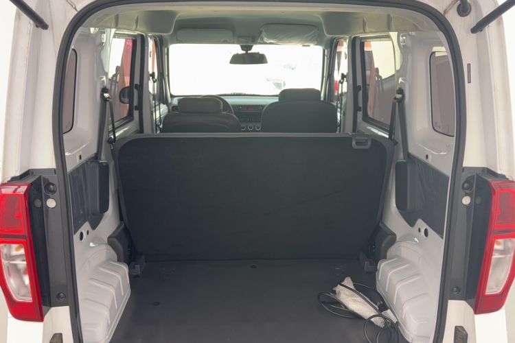 Used Wuling Zhiguang New Energy 2025 Comfort Model Interior 5