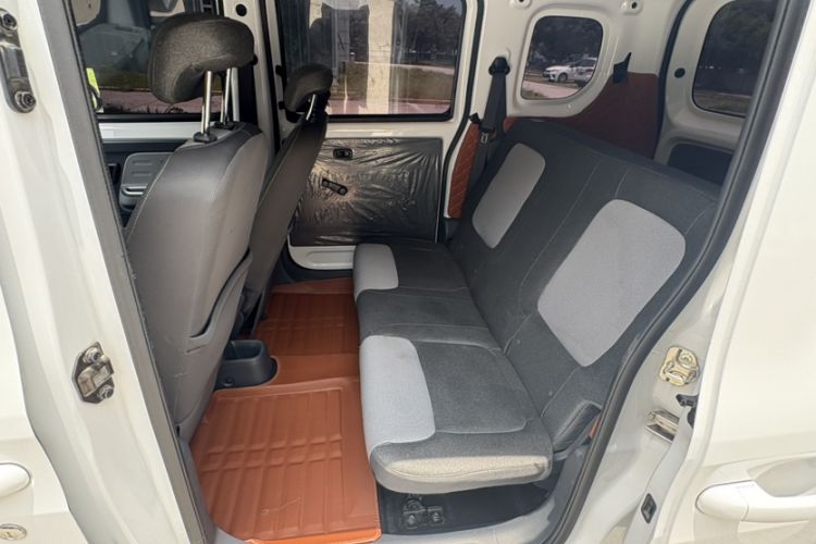 Used Wuling Zhiguang New Energy 2025 Model 305km Ambitious Edition Interior 6