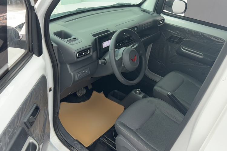 Used Wuling Zhiguang New Energy 2025 Comfort Model Interior 6