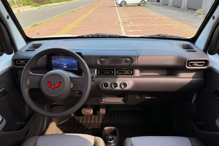 Used Wuling Zhiguang New Energy 2025 Model 305km Ambitious Edition Interior 8