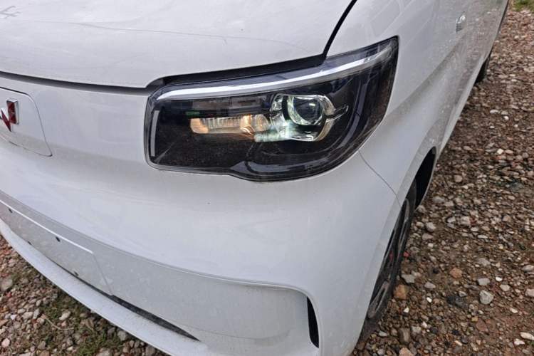 Used Wuling Zhiguang New Energy 2025 Model 305km Ambitious Edition Left Front Headlight